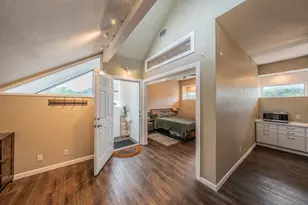 1227 Farnham Ct E, Irving, TX 75062 - Photo 32