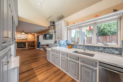 1227 Farnham Court E, Irving, TX 75062 - Photo 14