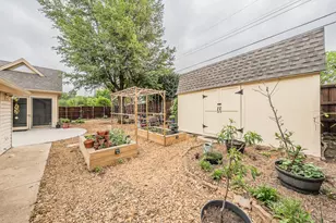 1227 Farnham Ct E, Irving, TX 75062 - Photo 36