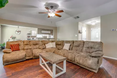 512 Parkridge Boulevard, Burleson, TX 76028 - Photo 8