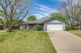 512 Parkridge Blvd, Burleson, TX 76028 - Photo 2