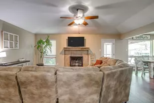 512 Parkridge Blvd, Burleson, TX 76028 - Photo 6