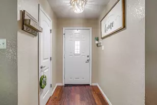 512 Parkridge Blvd, Burleson, TX 76028 - Photo 4