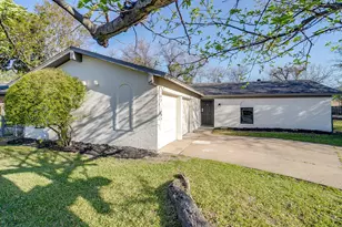 714 San Carlos Dr, Grand Prairie, TX 75051 - Photo 2