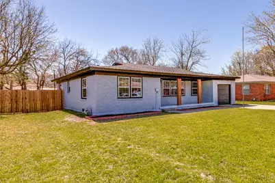 1706 E Garnett Street, Gainesville, TX 76240 - Photo 1