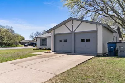 1539 Willowbrook Street, Lancaster, TX 75134 - Photo 2