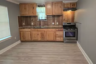 304 E King St, Sherman, TX 75090 - Photo 2