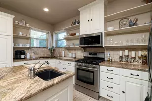 131 Lakeview Dr, Runaway Bay, TX 76426 - Photo 18