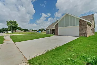 613 Crockett Drive, Cleburne, TX 76033 - Photo 6