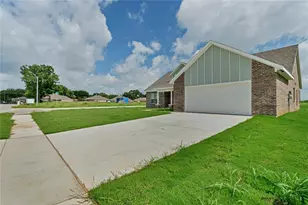 613 Crockett Dr, Cleburne, TX 76033 - Photo 6