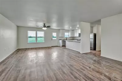 613 Crockett Drive, Cleburne, TX 76033 - Photo 8