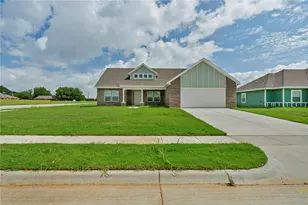 613 Crockett Dr, Cleburne, TX 76033 - Photo 4