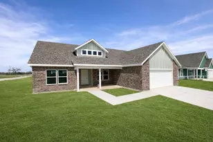 613 Crockett Dr, Cleburne, TX 76033 - Photo 1