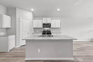 1920 Cherokee Ln, Cleburne, TX 76033 - Photo 2