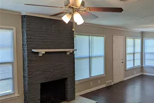 2413 Hillview Dr, Fort Worth, TX 76119 - Photo 4