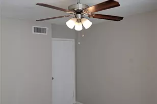 2413 Hillview Dr, Fort Worth, TX 76119 - Photo 12