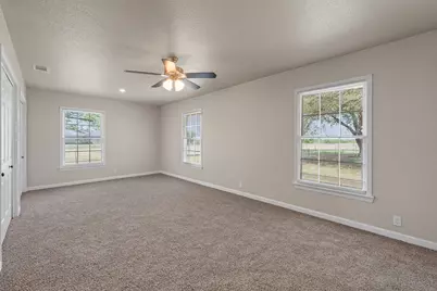 401 Edgewood Lane, Cleburne, TX 76031 - Photo 14