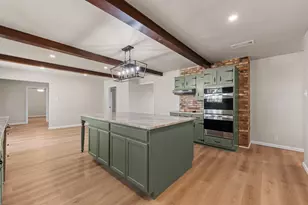 401 Edgewood Ln, Cleburne, TX 76031 - Photo 12