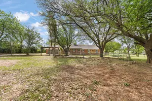 401 Edgewood Ln, Cleburne, TX 76031 - Photo 28
