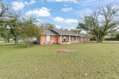 401 Edgewood Lane, Cleburne, TX 76031 - Photo 2