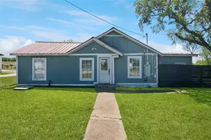 126 Alexander St, Hillsboro, TX 76645 - Photo 1