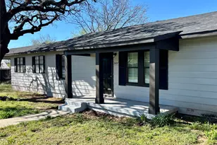 607 Baylor St, Nocona, TX 76255 - Photo 6