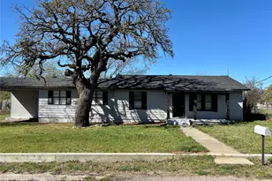 607 Baylor St, Nocona, TX 76255 - Photo 1