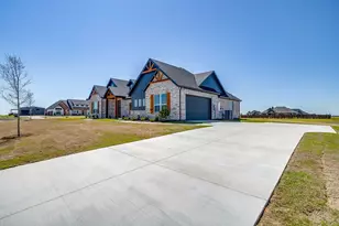 10671 Winter Wheat Ln, Venus, TX 76084 - Photo 4