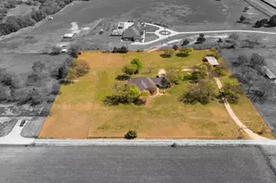 407 Locust Dr, Oak Leaf, TX 75154 - Photo 1