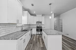 208 D St, Whitesboro, TX 76273 - Photo 4