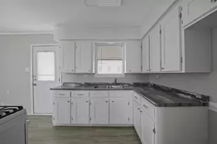 208 D St, Whitesboro, TX 76273 - Photo 4