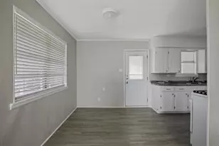 208 D St, Whitesboro, TX 76273 - Photo 2