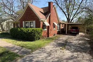 1404 E Tennie St, Gainesville, TX 76240 - Photo 2