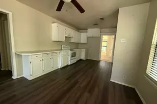 1404 E Tennie St, Gainesville, TX 76240 - Photo 4