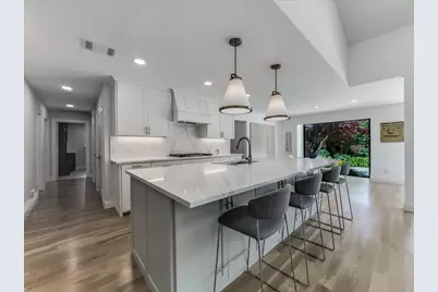 7049 Gateridge Drive, Dallas, TX 75254 - Photo 10