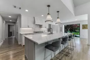 7049 Gateridge Dr, Dallas, TX 75254 - Photo 10