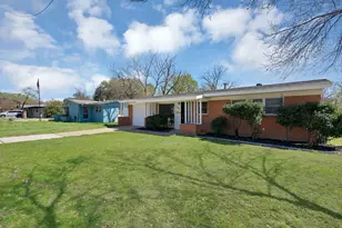 1617 Grantland Cir, Fort Worth, TX 76112 - Photo 4