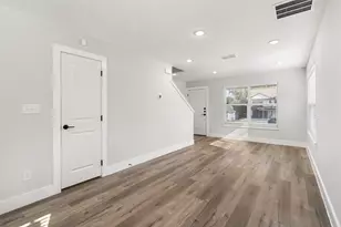 226 W Bond St, Denison, TX 75020 - Photo 2