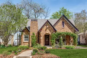 422 Monte Vista Dr, Dallas, TX 75223 - Photo 1