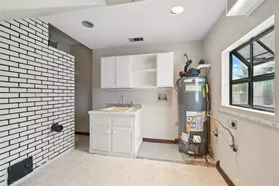 1323 Dublin Street, Grapevine, TX 76051 - Photo 6