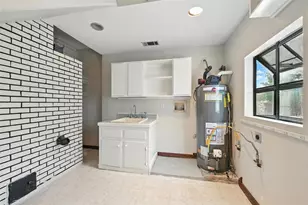 1323 Dublin St, Grapevine, TX 76051 - Photo 6