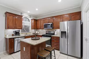 7258 Summit Parc Dr, Dallas, TX 75249 - Photo 10