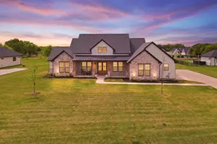 330 Charlie Joseph Dr, Van Alstyne, TX 75495 - Photo 2