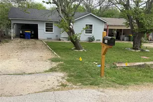 713 Jefferson St, Hillsboro, TX 76645 - Photo 2