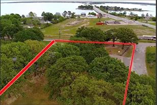 205 Mason Dr, Seven Points, TX 75143 - Photo 2