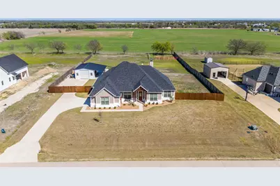 1777 Ryder Lee Lane, Waxahachie, TX 75165 - Photo 2