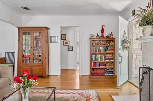 1114 Valencia St, Dallas, TX 75223 - Photo 8