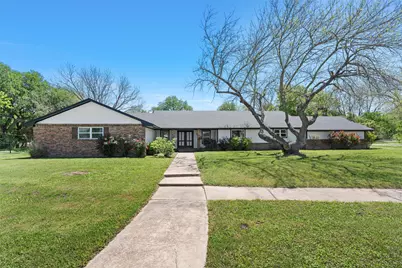 1049 W Moonlight Drive, Robinson, TX 76706 - Photo 1