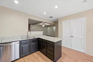 1503 N Fielder Rd, Arlington, TX 76012 - Photo 12