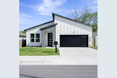 929 E Magnolia Avenue, Fort Worth, TX 76104 - Photo 1